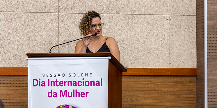 Sessão solene: Vice-reitora é homenageada na Câmara Municipal de Marabá